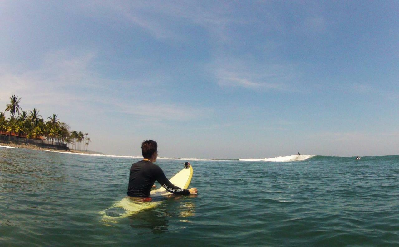 The Nyamo Surf & Stay Pulukan Eksteriør bilde